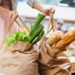 Dlaczego w supermarketach nie ma okien? Poznaj sztuczki, które wpływają na Twoje decyzje zakupowe