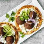 Falafel – czym jest i dlaczego warto się w nim zakochać?